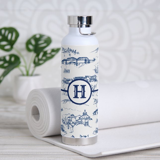 Monogramm Chattanooga Toile Blue Water Flasche (Yoga)