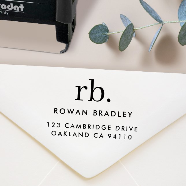 Monogramm Classic Elegant Minimale Rücksendeadress Permastempel (Sleek modern monogram custom pre-addressed mailing rubber stamp.)