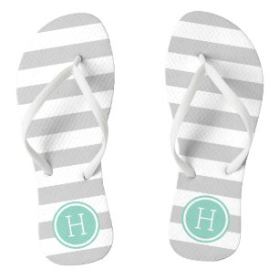 Monogramm der grauen und Aqua Preppy Stripes Flip Flops
