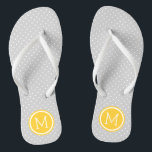 Monogramm der grauen und gelben kleinen Punkte Flip Flops<br><div class="desc">Maßgeschneiderte gedreht Flop Sandalen mit einem niedlichen gürtelförmigen Polka-Punktmuster und einem eigenen Monogramm oder einem anderen Text in einem Kreisrahmen. Klicken Sie auf Anpassen,  um Schriftart und Farben zu ändern oder eigene Bilder hinzuzufügen,  um ein einzigartiges Design zu erstellen!</div>