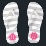 Monogramm der grauen und rosafarbenen Preppy-Strei Flip Flops<br><div class="desc">Maßgeschneiderte,  bedruckte Flop-Sandalen mit einem preppy-nautical-Stripe-Muster und einem eigenen Monogramm oder einem anderen Text in einem Circle-Rahmen. Klicken Sie auf Anpassen,  um Schriftart und Farben zu ändern oder eigene Bilder hinzuzufügen,  um ein einzigartiges Design zu erstellen!</div>