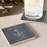 Monogramm der Nautic Navy Wochenstange Steinuntersetzer<br><div class="desc">Genießen Sie Ihr Abendessen mit unserem Stone Untersetzer mit rustikalem Holzdesign,  das mit einem Nautical Anchor und Monogram geschmückt ist. Es ist Zeit,  Ihre Getränke stilvoll zu verankern.</div>
