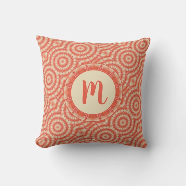 Monogramm des Coral Orange Cream Circular Kaleidos Kissen (Vorderseite)