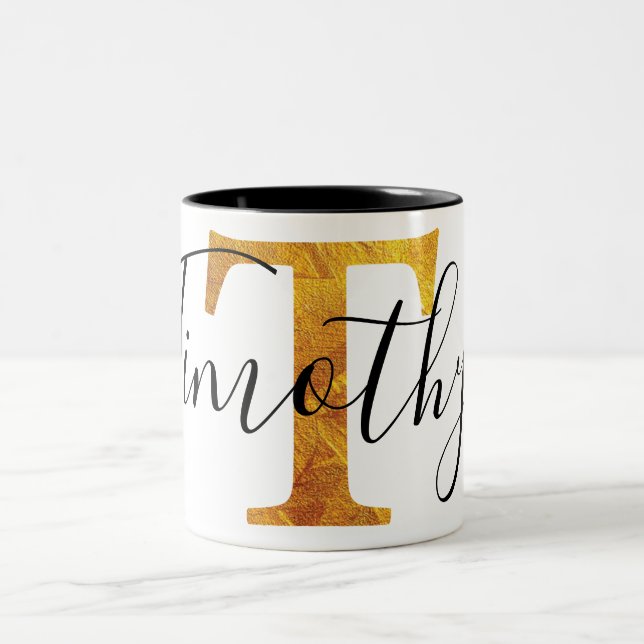 Monogramm des Gold"T" mit personalisiertem Namen Zweifarbige Tasse (Mittel)