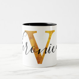 Monogramm des Gold"V" mit personalisiertem Namen Zweifarbige Tasse