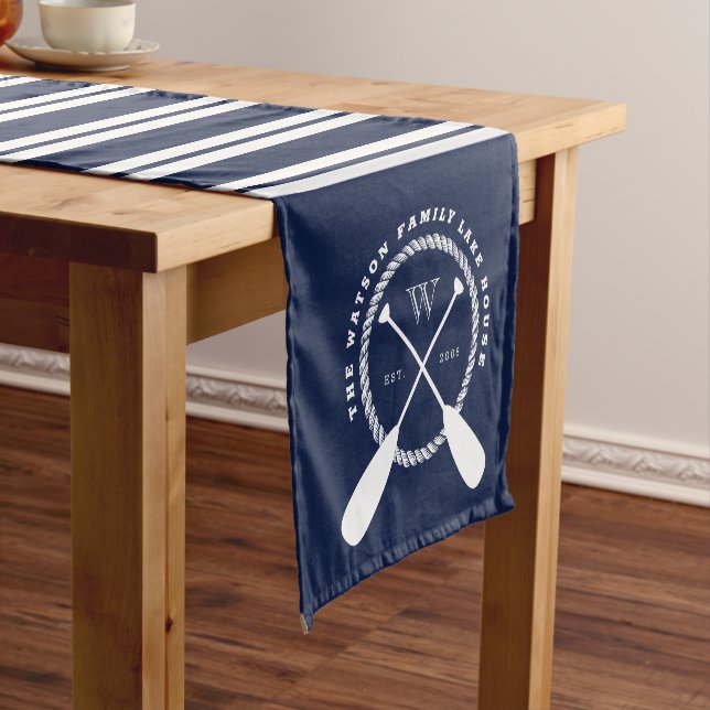 Monogramm des Navy Blue White Nausea House Kurzer Tischläufer (Beispiel)