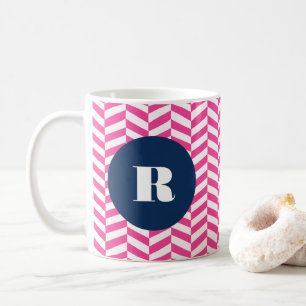 Monogramm des rosa Herringbone-Musters Tasse