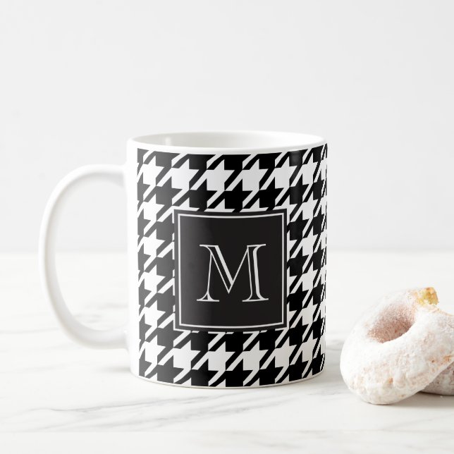 Monogramm des schwarzen Hahnentrittmusters Kaffeetasse (Mit Donut)