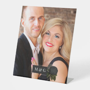 Monogramm des Vintag-gotischen Fotos der schwarzen Sockelschild