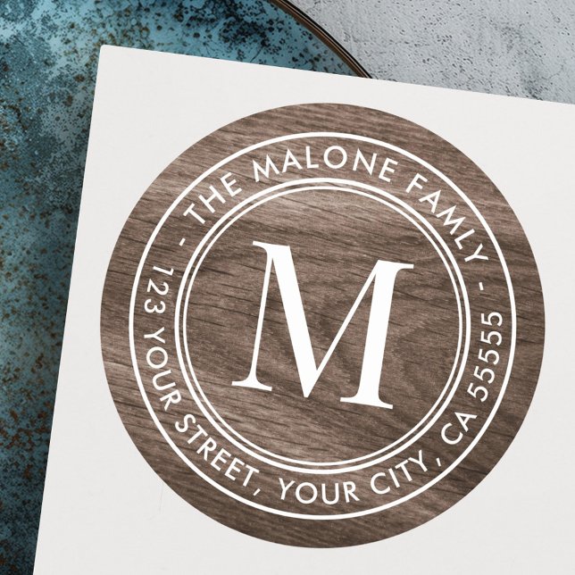Monogramm erste braune Rücksendeadresse Runder Aufkleber (Monogram initial Brown woodgrain return address Classic Round Sticker)