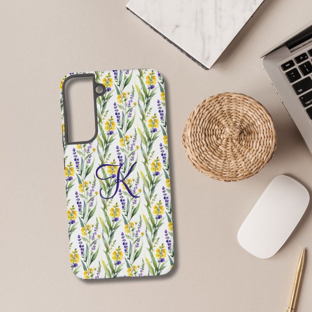 Monogramm erste Lila-gelbe Wildblume Geschenk ihr Samsung Galaxy Hülle (Monogram initial personalized purple yellow wildflowers Samsung phone case S22 S21)