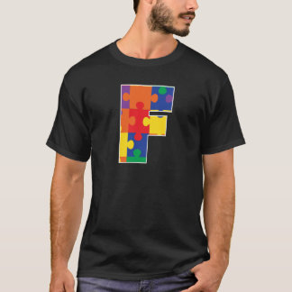 Monogramm F in mehrfarbigen Puzzleteilen T-Shirt