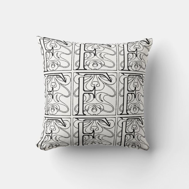 Monogramm F Initial Black and White Floral Pattern Kissen (Vorderseite)