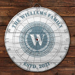 Monogramm Familienname Vintages Wappen Dartscheibe<br><div class="desc">Ein cooles Monogramm Wappen-Dartboard mit rustikalem weißem Holzhintergrund personalisiert mit Ihrem Namen und festem Datum. Ideal für einen Familiensaal oder eine Männerhöhle. Entworfen für Sie von BlackBerry Boulevard.</div>