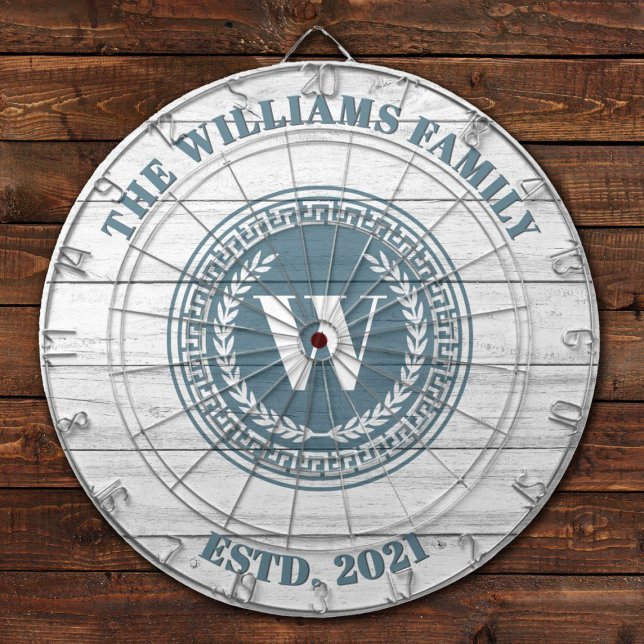 Monogramm Familienname Vintages Wappen Dartscheibe (A rustic wood textured dartboard with family name, monogram and established date)