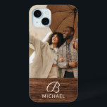 Monogramm Foto Holzkörner Holzkörner Personalisier Case-Mate iPhone Hülle<br><div class="desc">Monogram Foto Holzkörner Holz Personalisiert Name iPhone 15 Plus Hüllen bietet Ihr Lieblings-Foto mit Ihrem personalisierten Namen und Monogramm auf einem hölzernen Akzent. Personalisieren Sie den Text durch Bearbeiten in den bereitgestellten Textfeldern. Entworfen von ©Evco Studio www.zazzle.com/store/evcostudio</div>