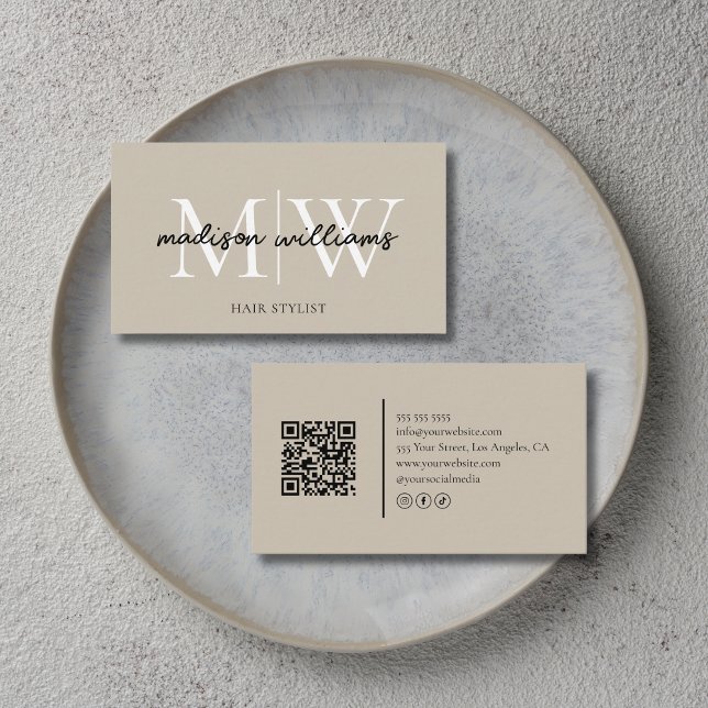 Monogramm Friseur QR Code Beige Visitenkarte (Monogram Hair Stylist QR Code Beige Business Card)