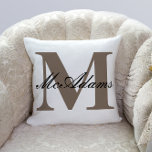 Monogramm für den Familiennamen | Kissen<br><div class="desc">Gute Hochzeit oder Jubiläumsgeschenk!</div>