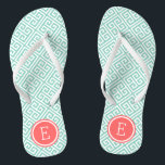 Monogramm für den griechischen Korallenschlüssel Flip Flops<br><div class="desc">Maßgeschneiderte,  bedruckte Flop-Sandalen mit einem stilvollen,  modernen griechischen Schlüsselmuster und einem eigenen Monogramm oder einem anderen Text in einem Kreisrahmen. Klicken Sie auf Anpassen,  um Schriftart und Farben zu ändern oder eigene Bilder hinzuzufügen,  um ein einzigartiges Design zu erstellen!</div>