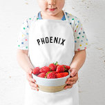 Monogramm für den personalisierten Namen | Schwarz Kinderschürze<br><div class="desc">Die Schürze dieser personalisierten Kinder tragen den Namen Ihres Kindes in einem modernen gewölbten Schriftart und sind somit ideal für junge Koch, die in der Küche helfen, für kreatives Kleidungsspiel oder als Artist-Smocks, um Kleidung während des Handwerks zu schützen. Diese Schürze aus robustem, leicht zu reinigendem Stoff sorgen für eine...</div>