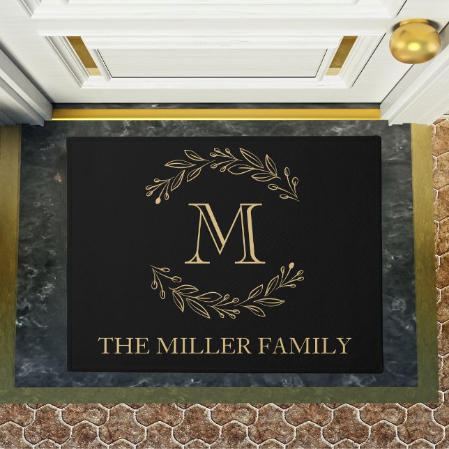Monogramm für die Bezeichnung der Black Gold Wreat Fußmatte (Elegant Black Gold Wreath Family Name Monogram Doormat)