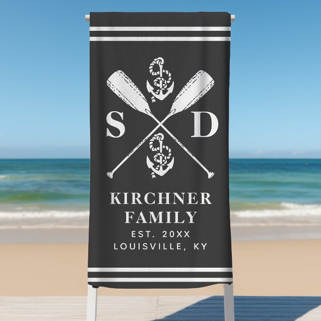 Monogramm für die Motorenfamilie Nautical Anchors Strandtuch (Von Creator hochgeladen)