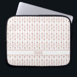 Monogramm für Girl-Rose-Gold-Foil-Tribal-Pfeile Laptopschutzhülle<br><div class="desc">Girly Rose Gold Foil Tribal Muster Monogram Laptop Sleeve. Einfach mit Text,  Schriftart und Farben anpassen. Erstellt von Zazzle pro Designer BK Thompson © exklusiv für Cedar und String; bitte kontaktieren Sie uns,  wenn Sie Hilfe beim Design benötigen.</div>