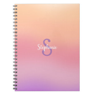 Monogramm für lila Aquarellfarben Notizblock