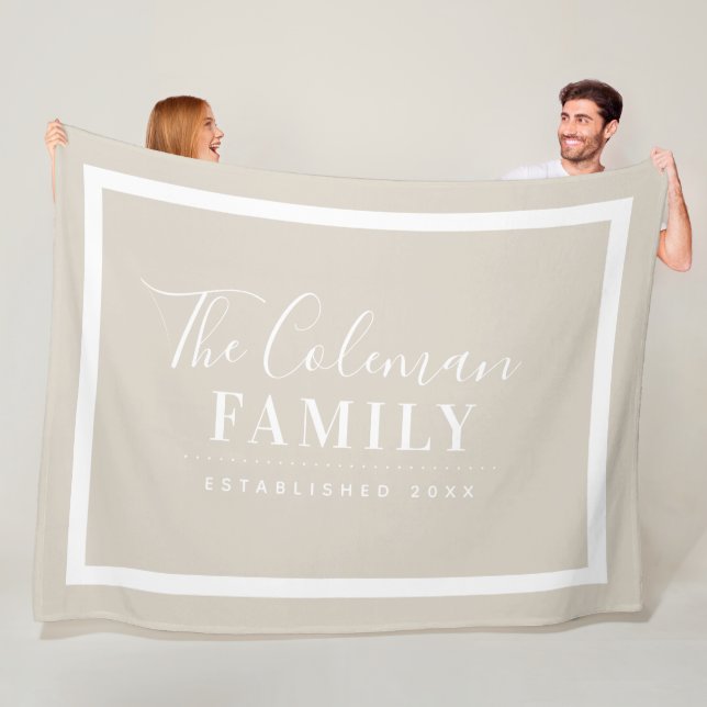 Monogramm für moderne Bauernfamilien in Beige und  Fleecedecke (Beispiel)