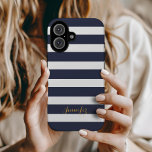 Monogramm für Navy Blue und Gold Classic Stripes iPhone 16 Hülle<br><div class="desc">Schützen Sie Ihr Handy stilvoll mit diesem klassisch gestreiften iPhone-Gehäuse, mit zeitlosen Streifen und einem personalisierten Namen oder Monogramm für eine anspruchsvolle Touch. Wählen Sie aus einer Vielzahl von Farben und Schriftart, um Ihre Ästhetik zu gestalten, egal ob Sie fett, pastellfarben oder neutral sind. Dieses Gehäuse wurde für Langlebigkeit und...</div>