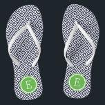 Monogramm für Navy und Green Greece Flip Flops<br><div class="desc">Maßgeschneiderte,  bedruckte Flop-Sandalen mit einem stilvollen,  modernen griechischen Schlüsselmuster und einem eigenen Monogramm oder einem anderen Text in einem Kreisrahmen. Klicken Sie auf Anpassen,  um Schriftart und Farben zu ändern oder eigene Bilder hinzuzufügen,  um ein einzigartiges Design zu erstellen!</div>