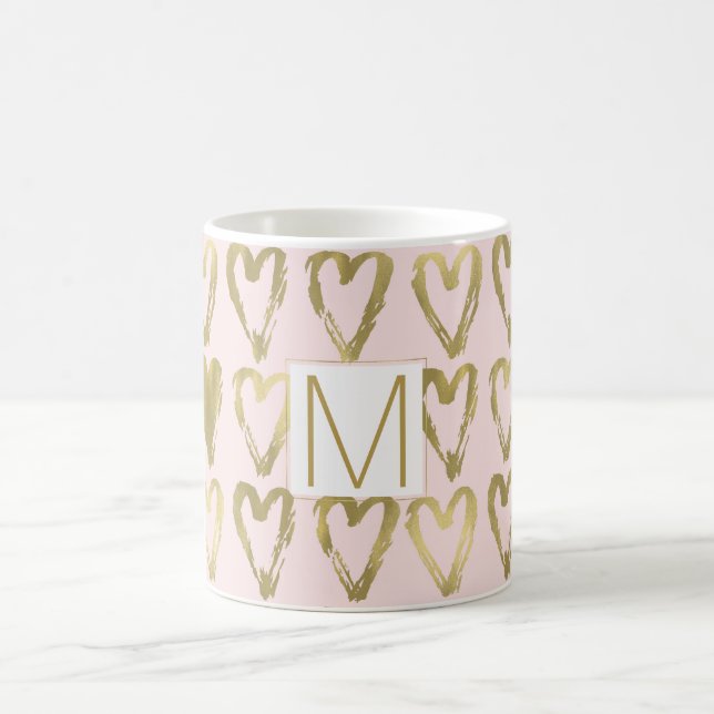 Monogramm für rosa Pfirsich und goldene Herzen Kaffeetasse (Mittel)