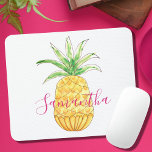 Monogramm für tropische Ananas Mousepad<br><div class="desc">Dieses lustige und hübsche Mousepad ist mit einem gelben Ananas und einem rosa Namen dekoriert. Sie können ihn anpassen,  indem Sie den Namen ändern oder ihn zu einem Monogramm machen. Original Wasserfarbe © Michele Davies.</div>