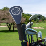 Monogramm für Vintages Golf Club-Logo Golf Headcover<br><div class="desc">Rüsten Sie seine Golftasche mit einem personalisierten Fahrerdeckel auf! Das mit Monogramm Design im Vintagen Stil zeichnet sich durch eine Mischung aus gekreuzten Golfklubs mit seinen Initialen und dem Geburtsjahr in Weiß auf einem klassisch marineblau-blauen Hintergrund aus.</div>