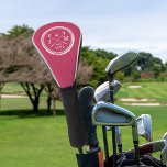 Monogramm für Vintages Golf Club-Logo Golf Headcover<br><div class="desc">Rüsten Sie Ihre Golftasche mit einer personalisierten Fahrerabdeckung um! Das mit Monogramm Design im Vintagen Stil besticht durch eine Mischung aus gekreuzten Golfklubs mit ihren Initialen und einem Geburtsjahr in Weiß auf einem lebendigen magentafarbenen rosa Hintergrund.</div>