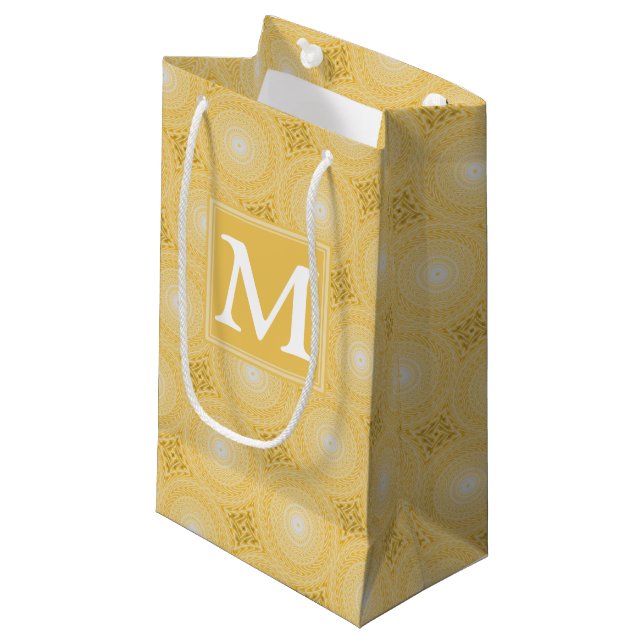 Monogramm-gelbe Kreismuster Kleine Geschenktüte (Vorderseite Schrägansicht)
