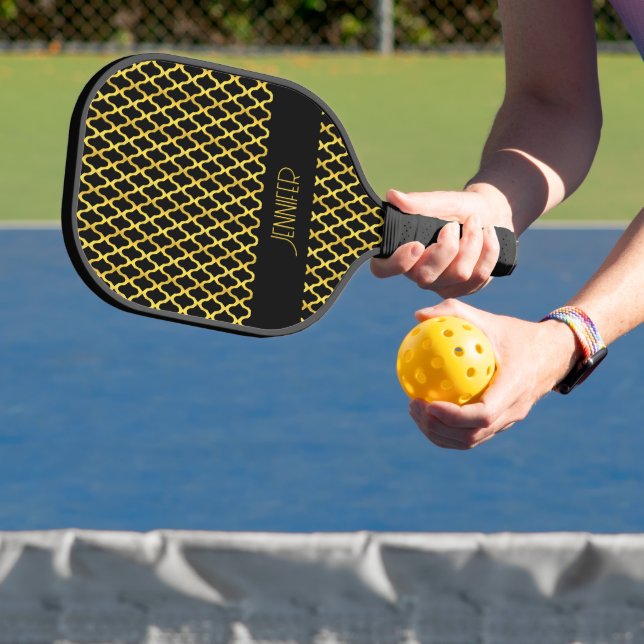 Monogramm, Gold und schwarzes Vierblatt Pickleball Schläger (InSitu)