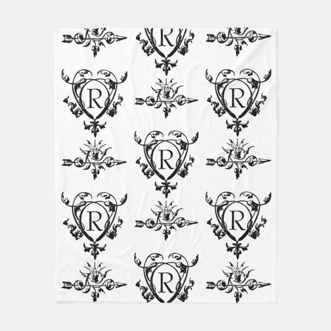 Monogramm-Gotik-Herz-und-Pfeilmuster Fleecedecke (Vorderseite)
