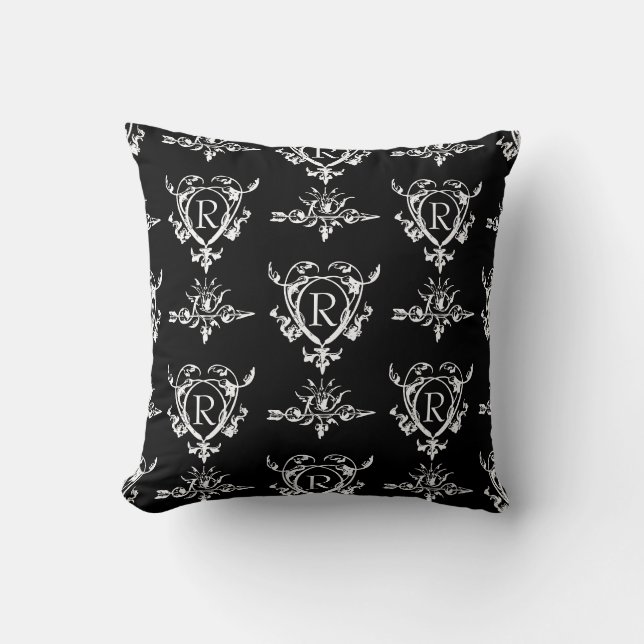 Monogramm-Gotik-Herz-und-Pfeilmuster Kissen (Vorderseite)