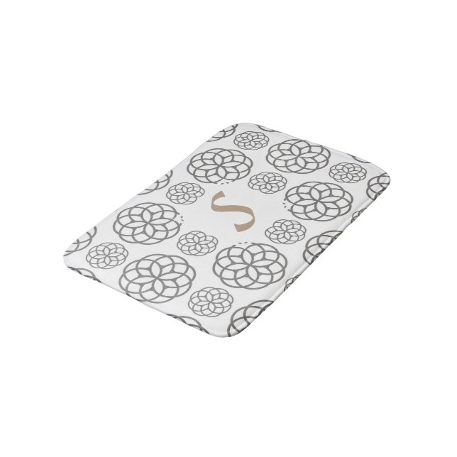 Monogramm Graue Mandalas Muster Badematte (Schrägansicht)
