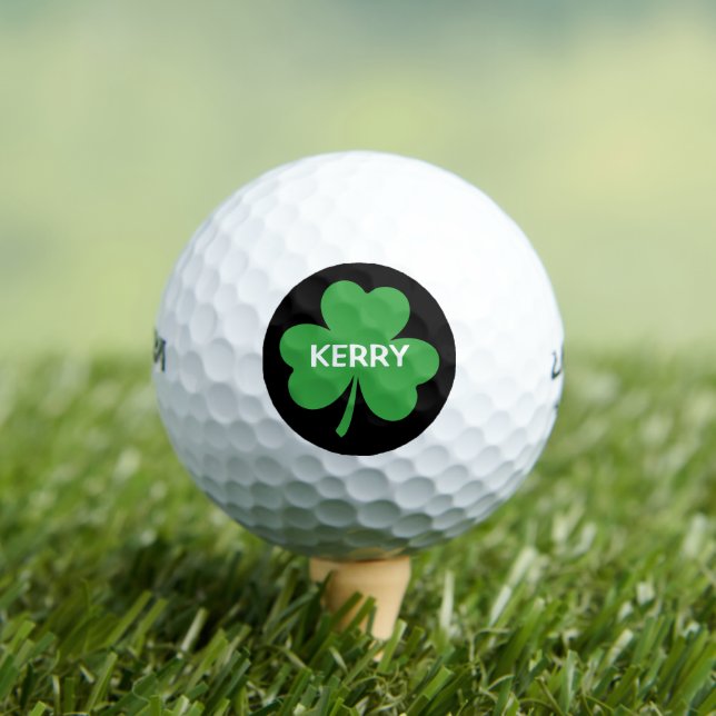 Monogramm grüner Kleeblatt Golfball (Insitu T-Shirt)