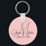 Monogramm Hochzeitsgrab Datum rosa Schlüsselkette Schlüsselanhänger<br><div class="desc">Monogramm Brautbräunungsnamen Schlüsselkette</div>