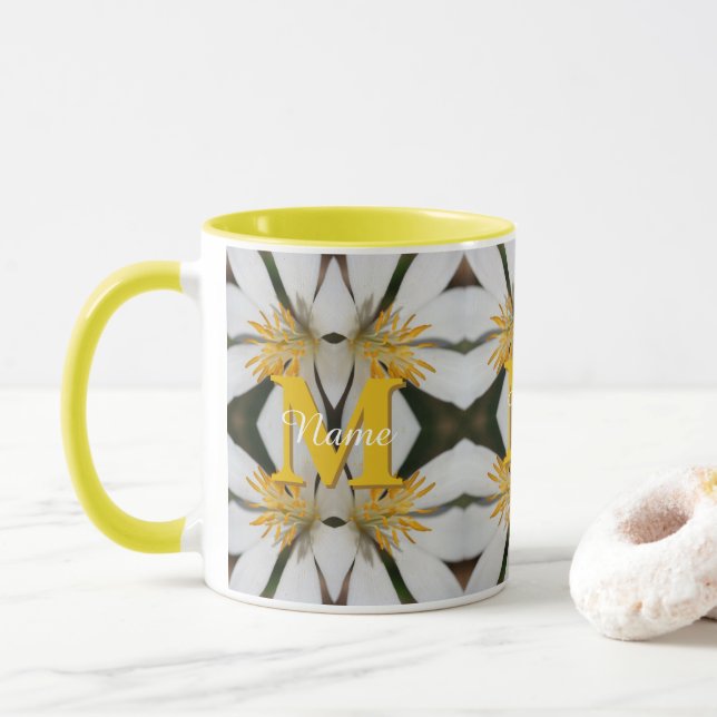 Monogramm Ihr Initial Name Florale Personalisierte Tasse (Mit Donut)
