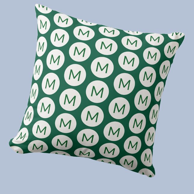 Monogramm Initial Spot Muster Personalisiert grün Kissen (Polka dot spot pattern modern monogram initial personalized throw pillow in Forest Green and white)
