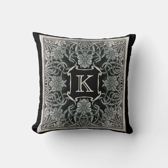 Monogramm-Kissen der Vintagen Rose in Schwarz Kissen (Vorderseite)