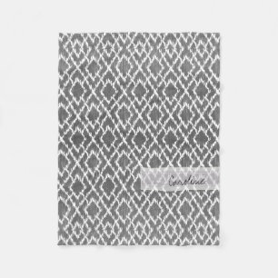 Monogramm koksgraues Stammes- Ikat Diamant-Muster Fleecedecke