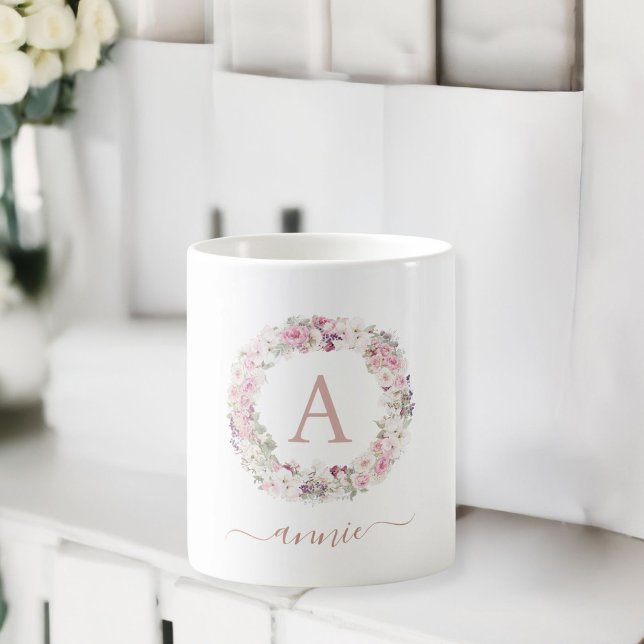 Monogramm kundenspezifische kaffeetasse (Monogram, customer specific, flower wreath Mug.)