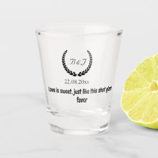 Monogramm Liebe ist süß, Gastgeschenke Hochzeiten  Schnapsglas