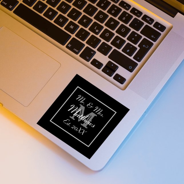 Monogramm-Minimal | Schwarz-Weiß-Gastgeschenk Hoch Quadratischer Aufkleber (Von Creator hochgeladen)