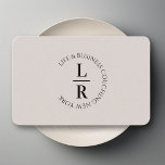 Monogramm, minimalistisches Graubeige Visitenkarte<br><div class="desc">Minimalistische Monogramm-Visitenkarte - Grau | Personalisiert für Coaches & Consultants und mehr. Erhöhen Sie Ihr berufliches Image mit dieser stilvollen, anpassbaren Visitenkarte. Mit einem minimalistischen Design in Grau und eleganter Typografie strahlt diese Karte Professionalität und Eleganz aus. Perfekt für Trainer, Berater, Unternehmer und Freiberufler, die eine moderne und raffinierte Präsentation...</div>